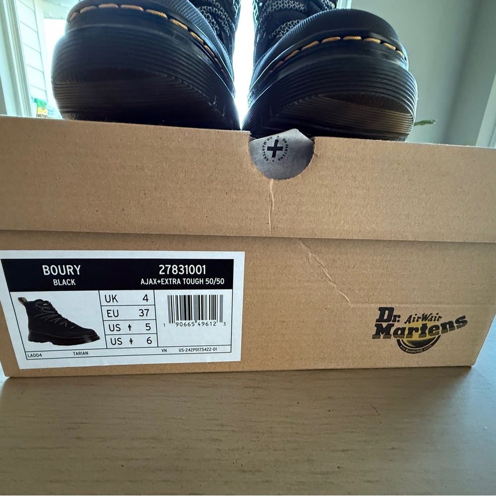 Dr. Martens unisex Boury Boots sz 5 M sz 6 W EUC - Picture 3 of 6